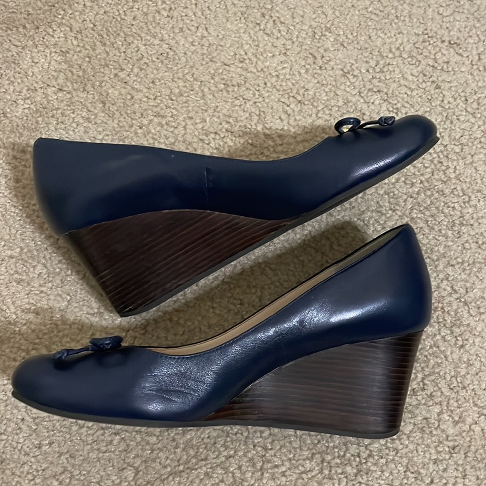 Cole Haan Navy Blue / Brown Wedge Slip On Heels Bow Front Shoes Size 6 - Picture 6 of 9